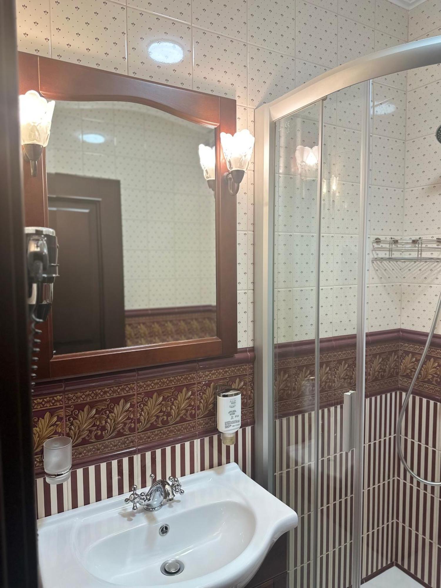 Luxury Boutique Andreevskiy Lviv Luaran gambar