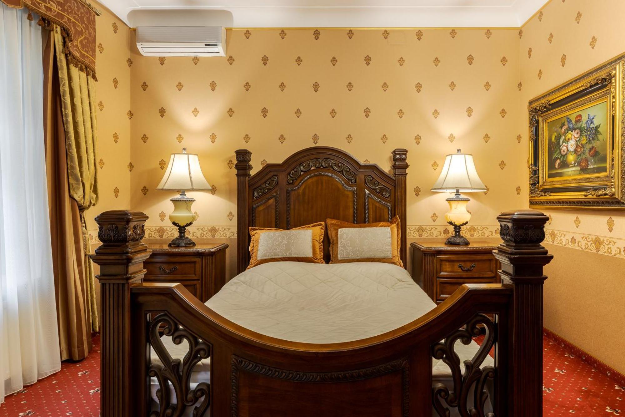 Luxury Boutique Andreevskiy Lviv Luaran gambar