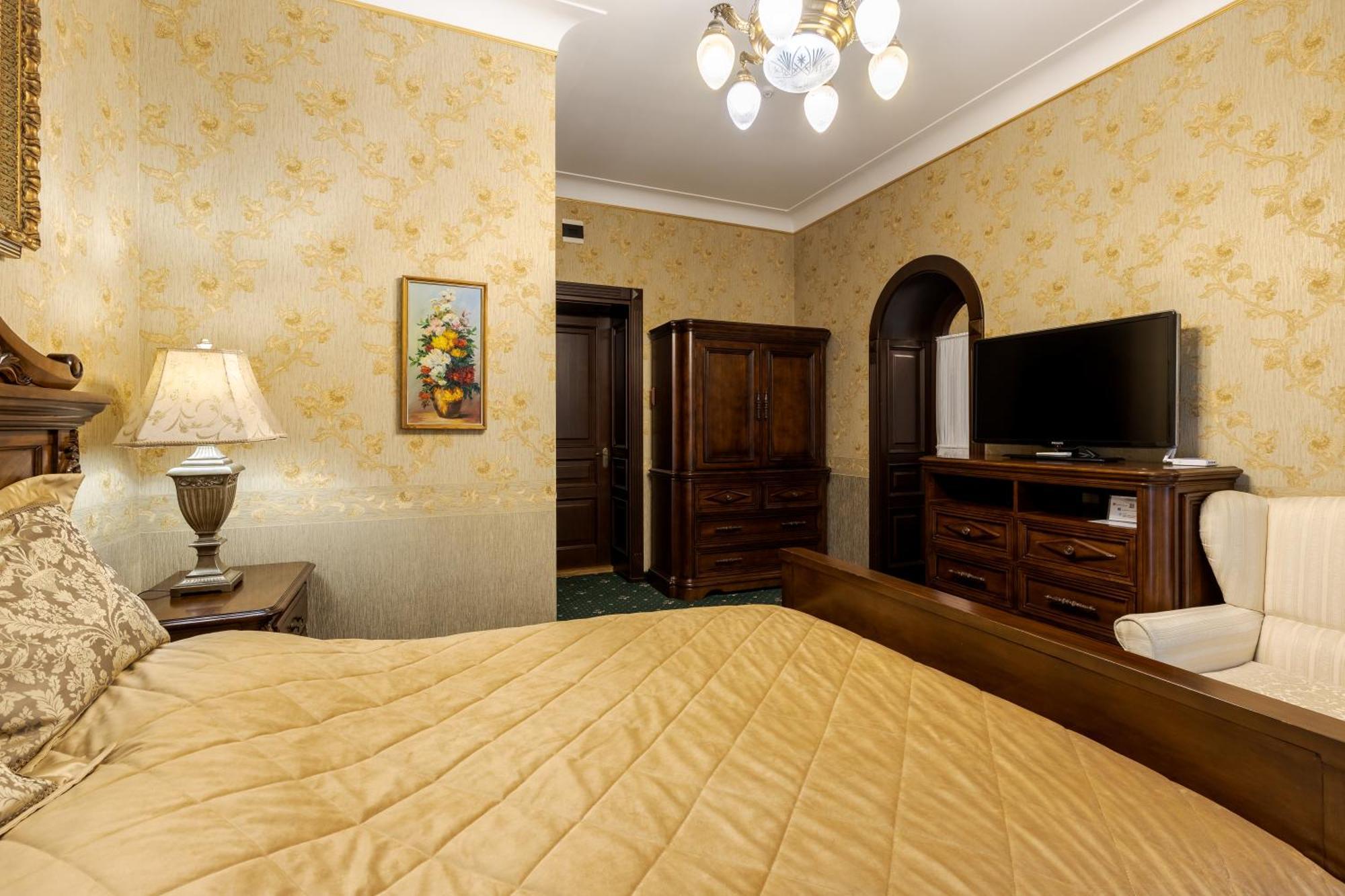 Luxury Boutique Andreevskiy Lviv Luaran gambar