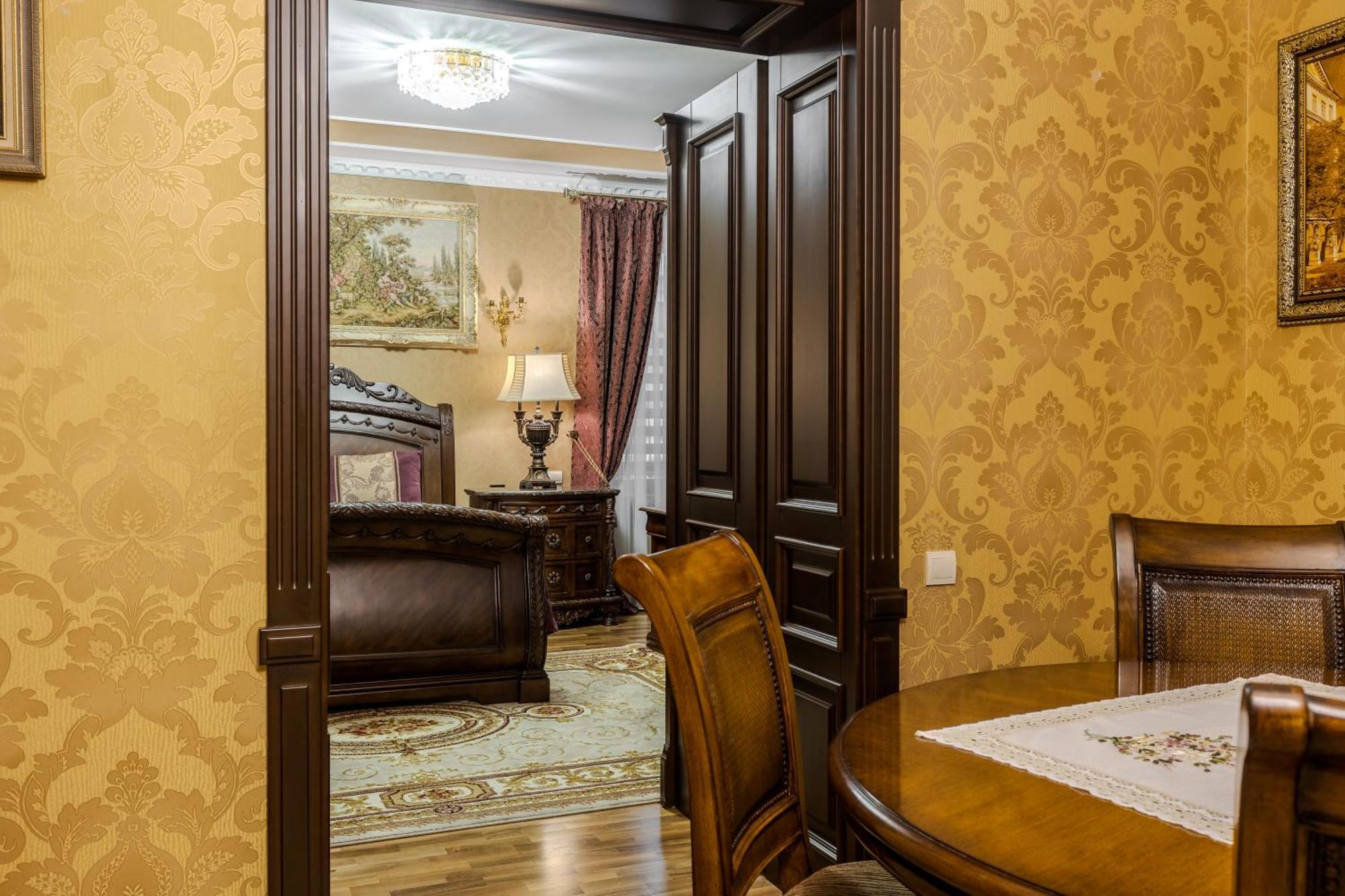 Luxury Boutique Andreevskiy Lviv Luaran gambar