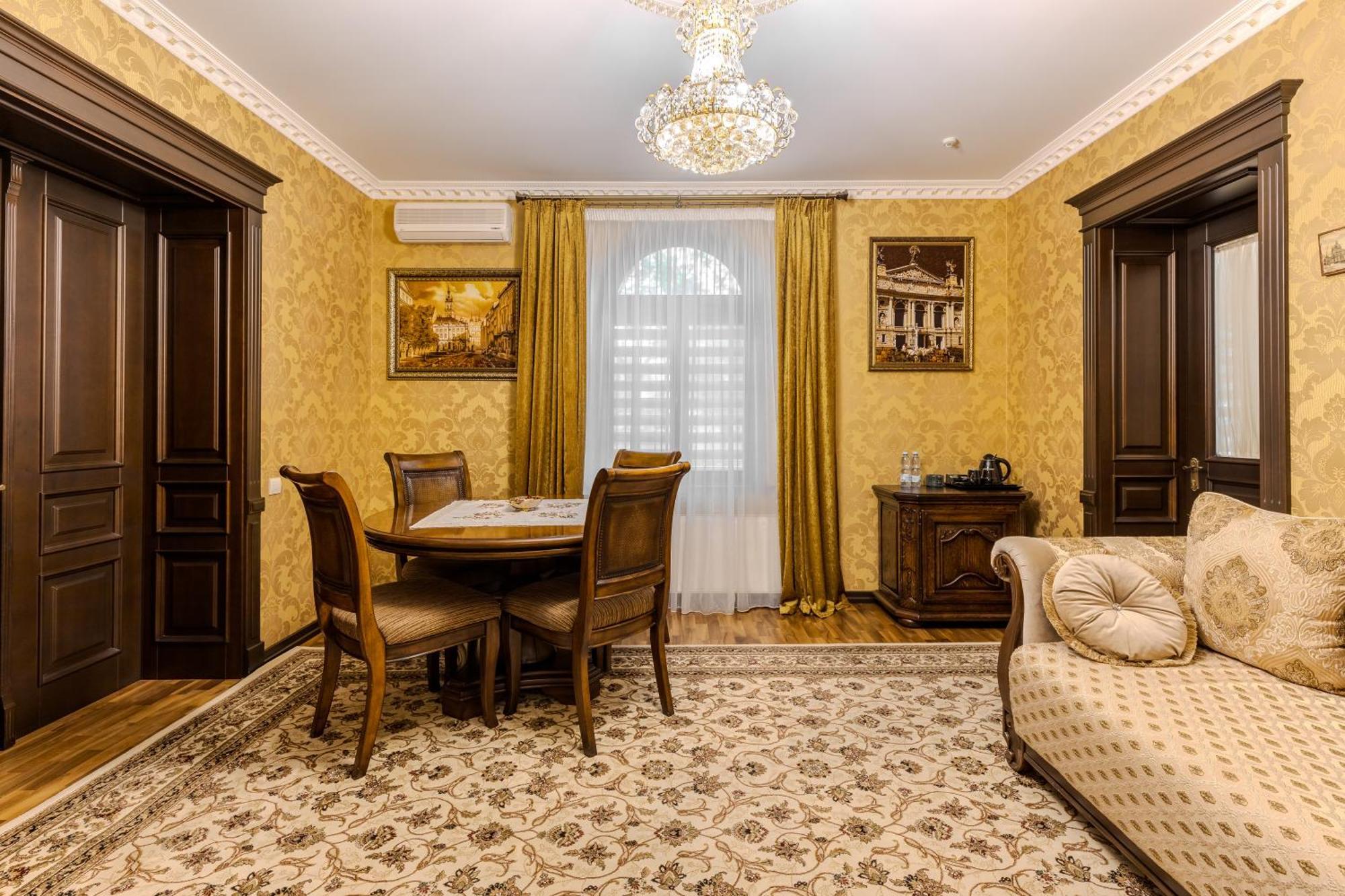 Luxury Boutique Andreevskiy Lviv Luaran gambar