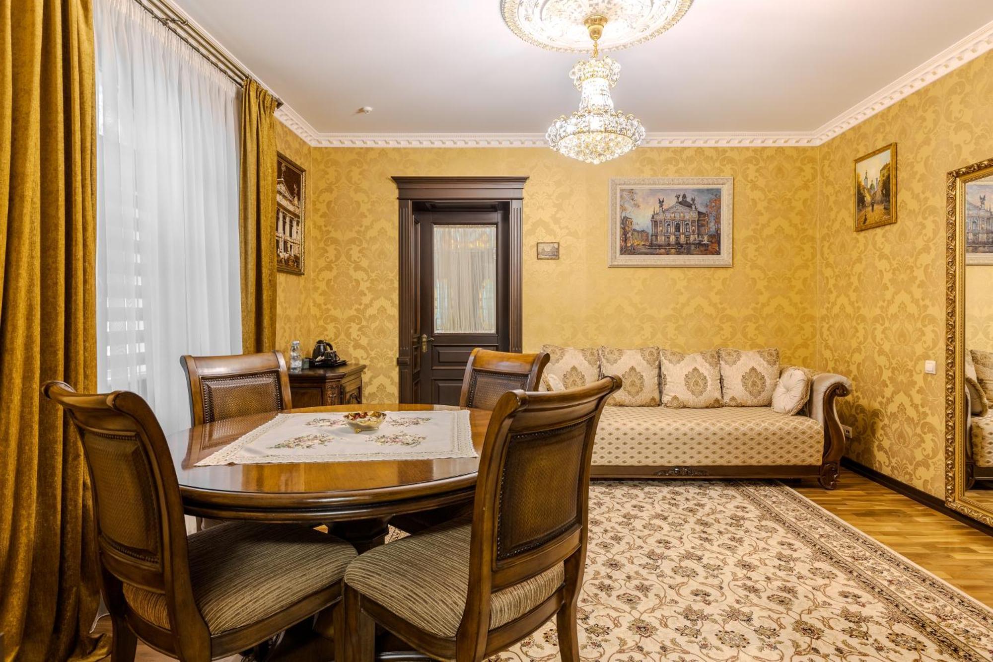 Luxury Boutique Andreevskiy Lviv Luaran gambar