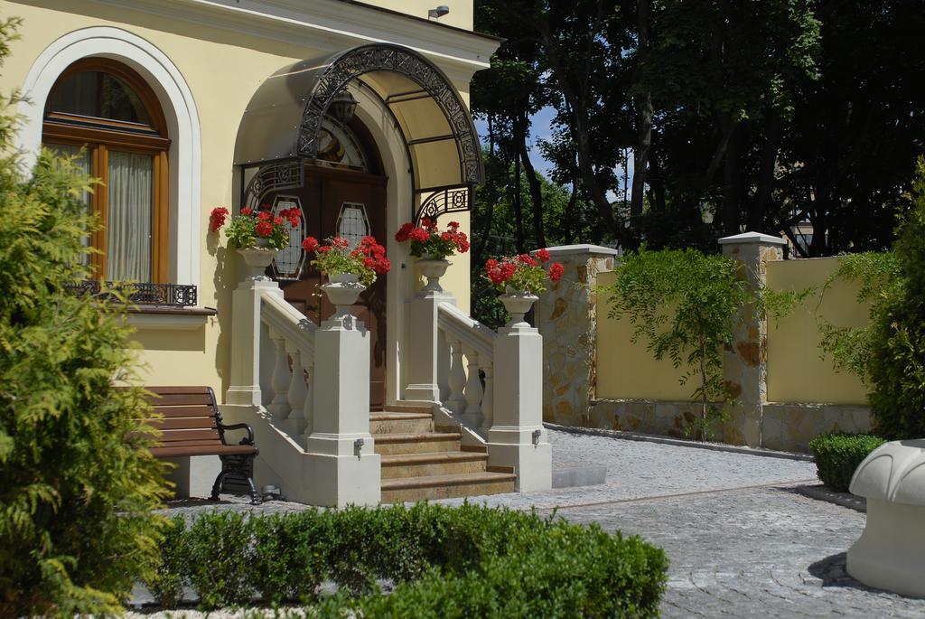 Luxury Boutique Andreevskiy Lviv Luaran gambar
